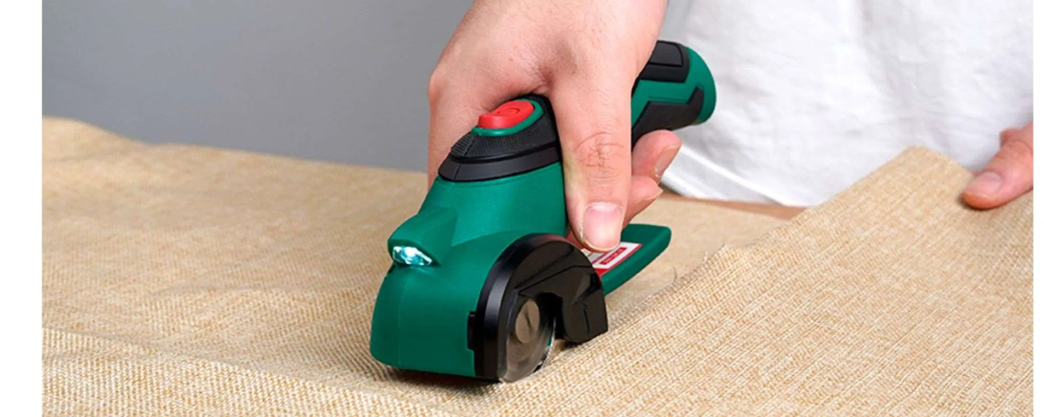 Questo taglierino elettrico taglia tutto e costa POCHISSIMO (coupon Amazon)