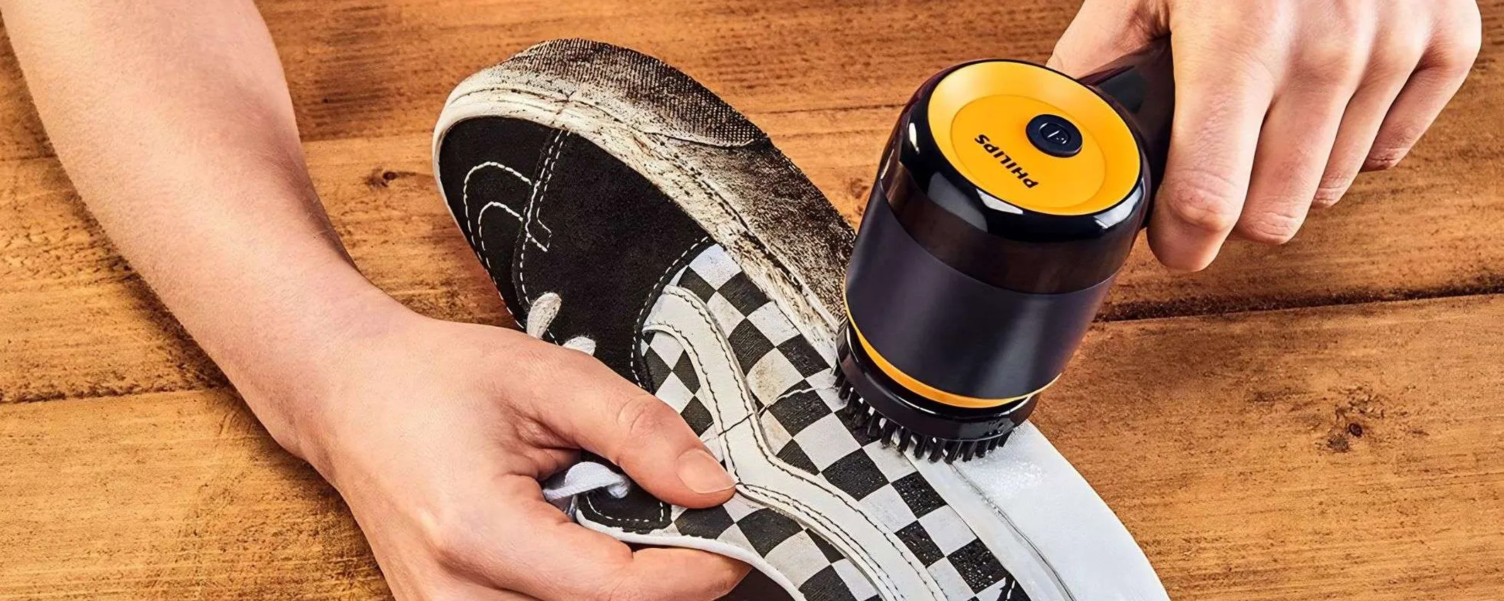 Spazzola pulisci scarpe Philips in maxi sconto su Amazon: ora costa POCHISSIMO