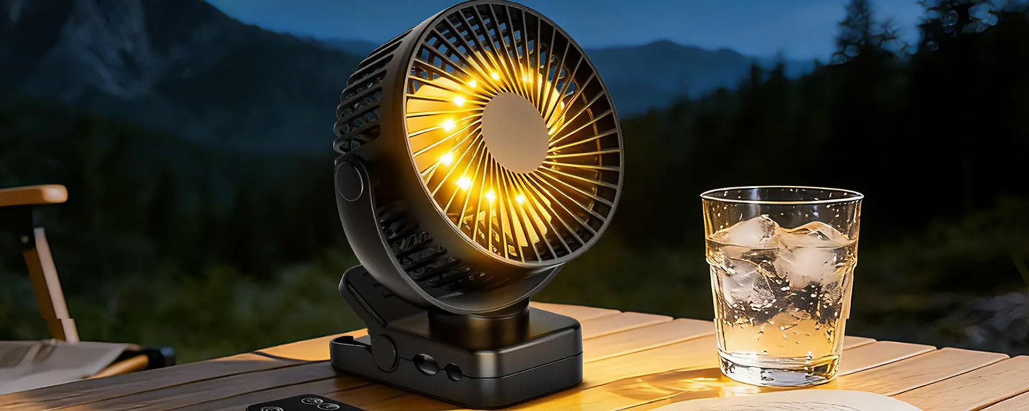 Mini ventilatore con clip, luce e powerbank integrati in offertissima a meno di 30€