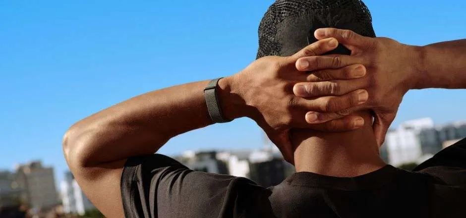 Fitbit Air rivoluziona i wearable: niente schermo e IA integrata