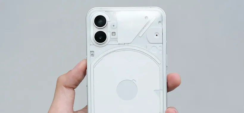 Nothing Phone (1) al capolinea: con luglio l'ultimo aggiornamento ufficiale