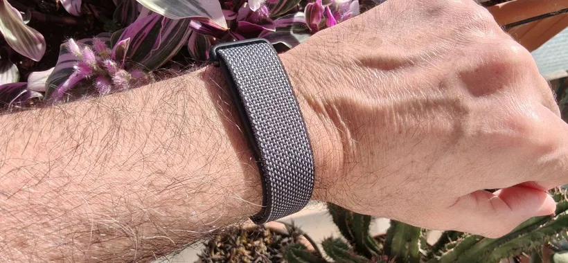Fitbit Air: il bracciale senza display che vuole battere gli smartwatch | Recensione