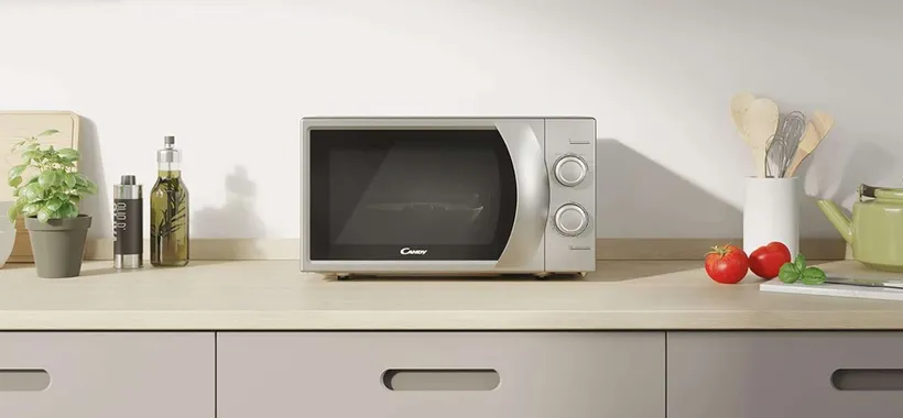 Forno a microonde Candy 700W in offerta a metà prezzo da Unieuro (59,99€)