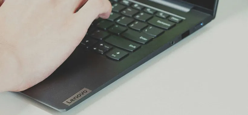 Un ibrido tra pc e console portatile: è il nuovo asso nella manica di Lenovo