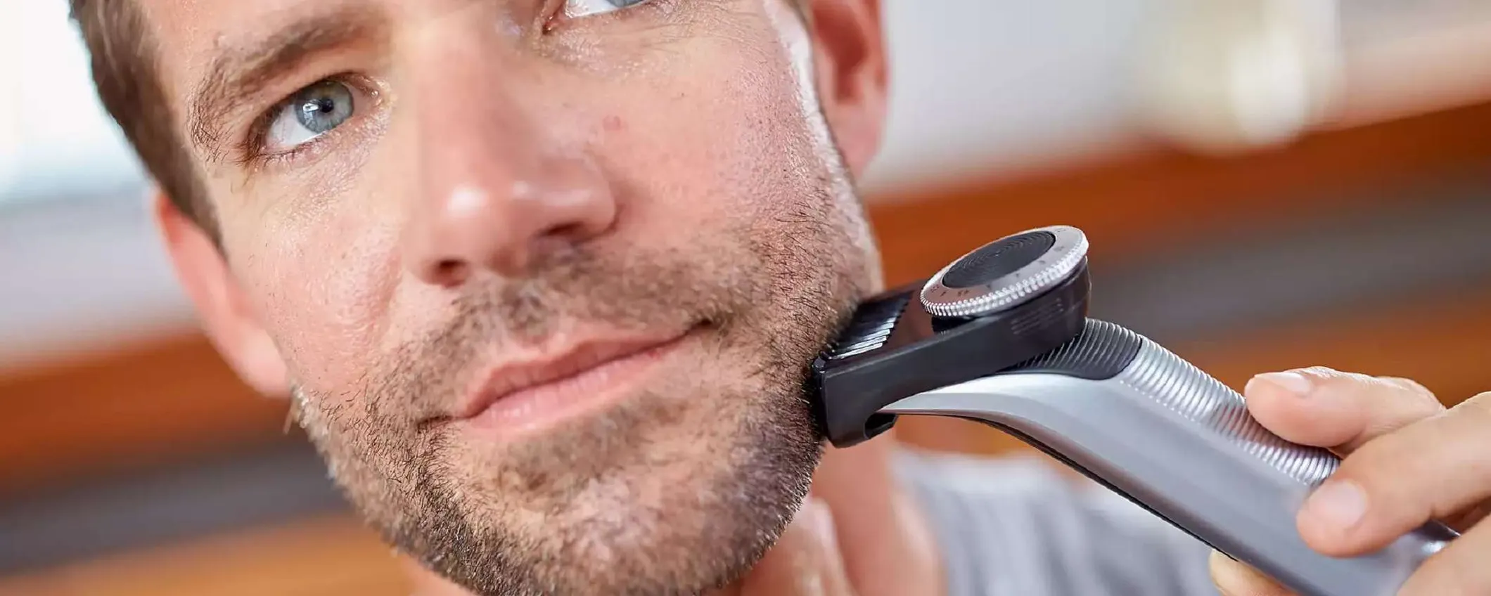 FATTI BELLO per la tua compagna con questo rivoluzionario rasoio Philips IBRIDO (39,99€)