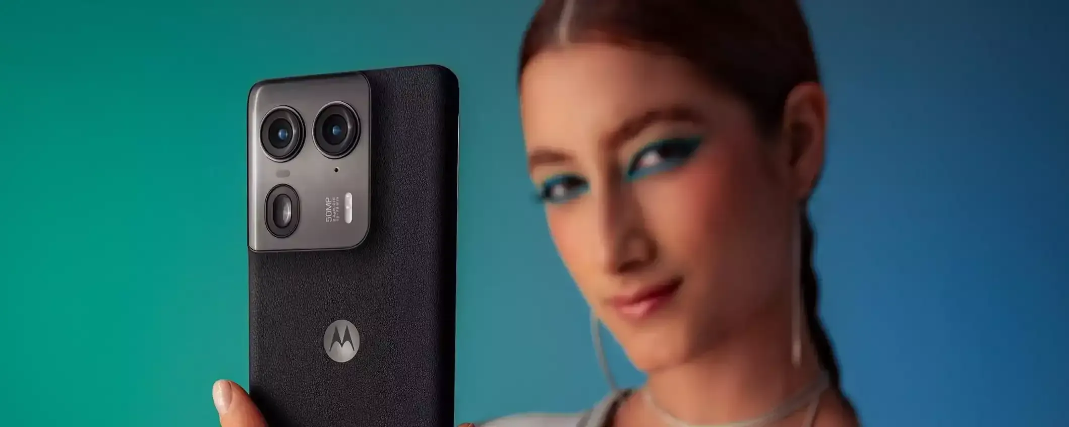 Motorola Edge 50 Pro: a soli 599€ è il TOP da comprare OGGI
