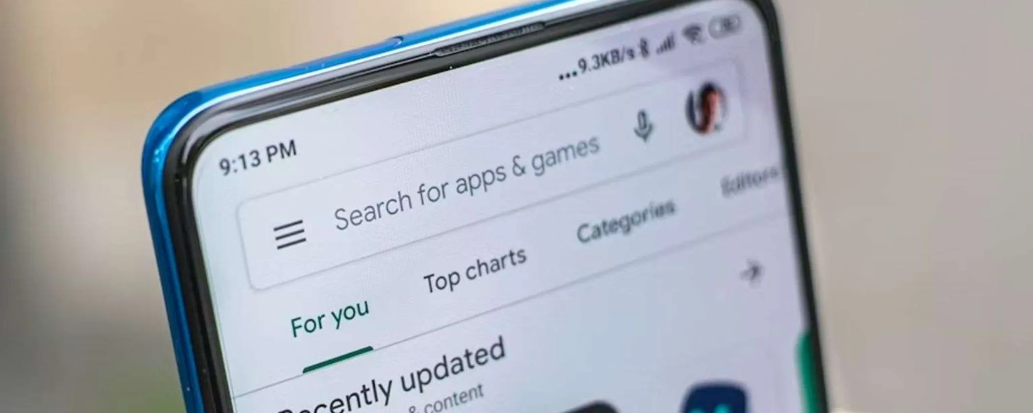 Google Play Store, nuove etichette per tablet e pieghevoli nel prossimo aggiornamento