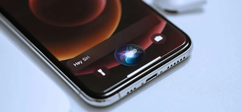 Usare un iPhone senza nemmeno toccarlo? Possibile, con il "nuovo" Siri