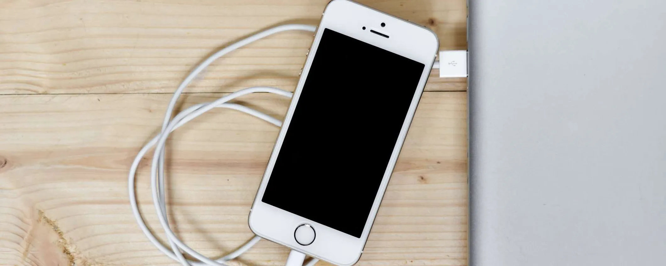 Utilizzare lo smartphone mentre è in carica è sicuro?
