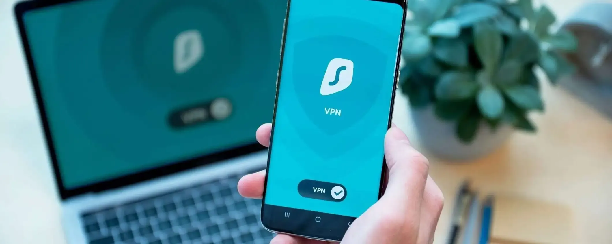 Addio a tracker e pubblicità: Surfshark VPN è scontato dell'87%