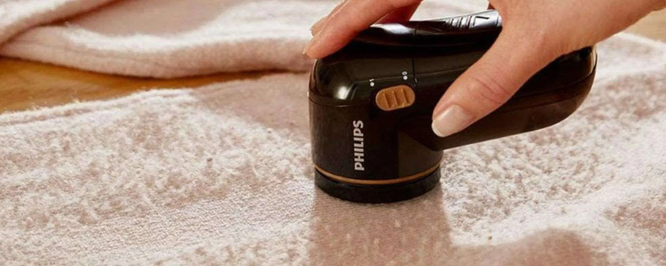 Il levapelucchi Philips in offerta a 9,99 euro renderà i tuoi vestiti come nuovi