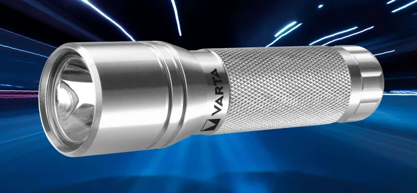 Varta: l'iconica torcia compatta in alluminio CROLLA a 7€ su Amazon (-40%)