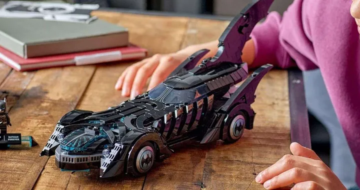 La LEGO Batmobile è in sconto primaverile su Amazon: un incredibile set da collezione