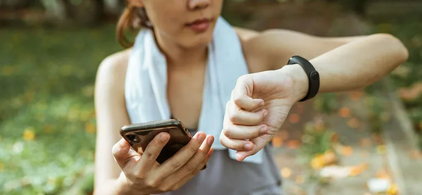 Le app che tracciano i tuoi movimenti: decidi tu se tenerle o cancellarle