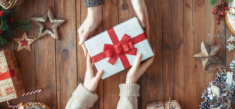 Su Amazon iniziano le offerte di Natale: i regali costano (molto) meno