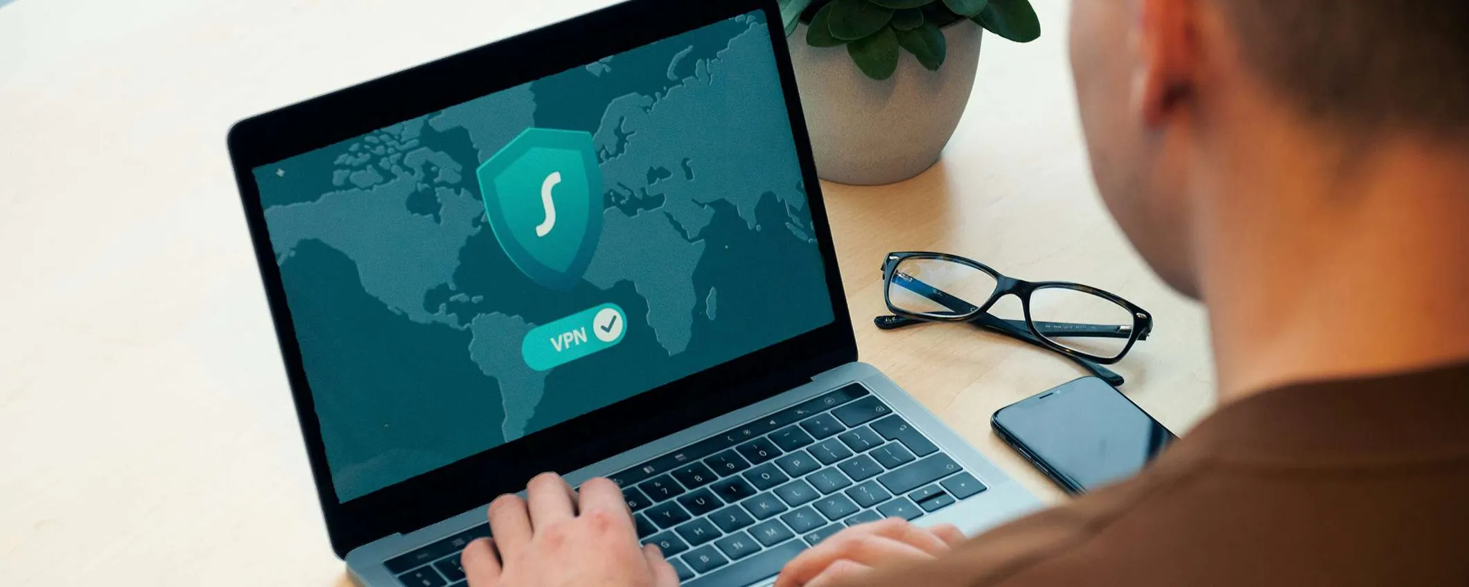 VPN gratuite vs VPN a pagamento: le vere differenze (e i rischi)