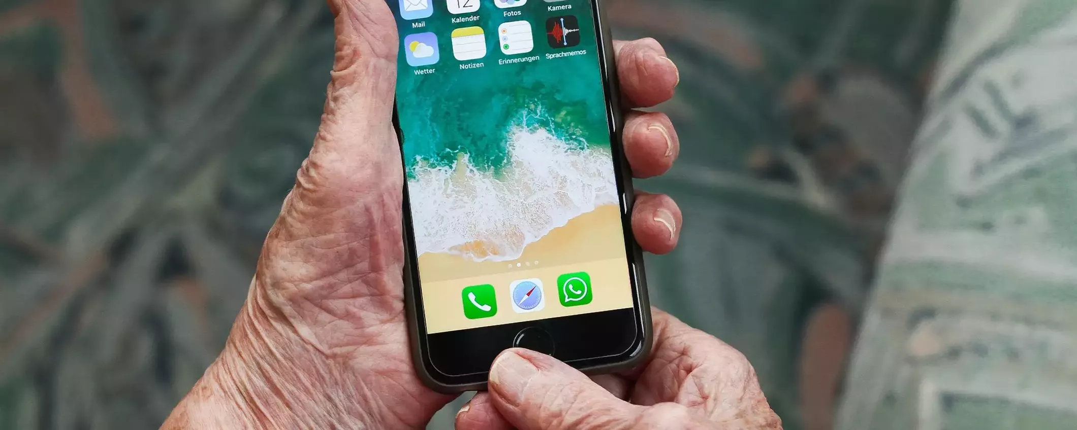 Migliori smartphone per anziani 2024 (telefoni semplici e facili)