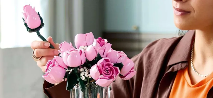 Nuovo LEGO Bouquet di Rose Rosa: il regalo per San Valentino è già in sconto