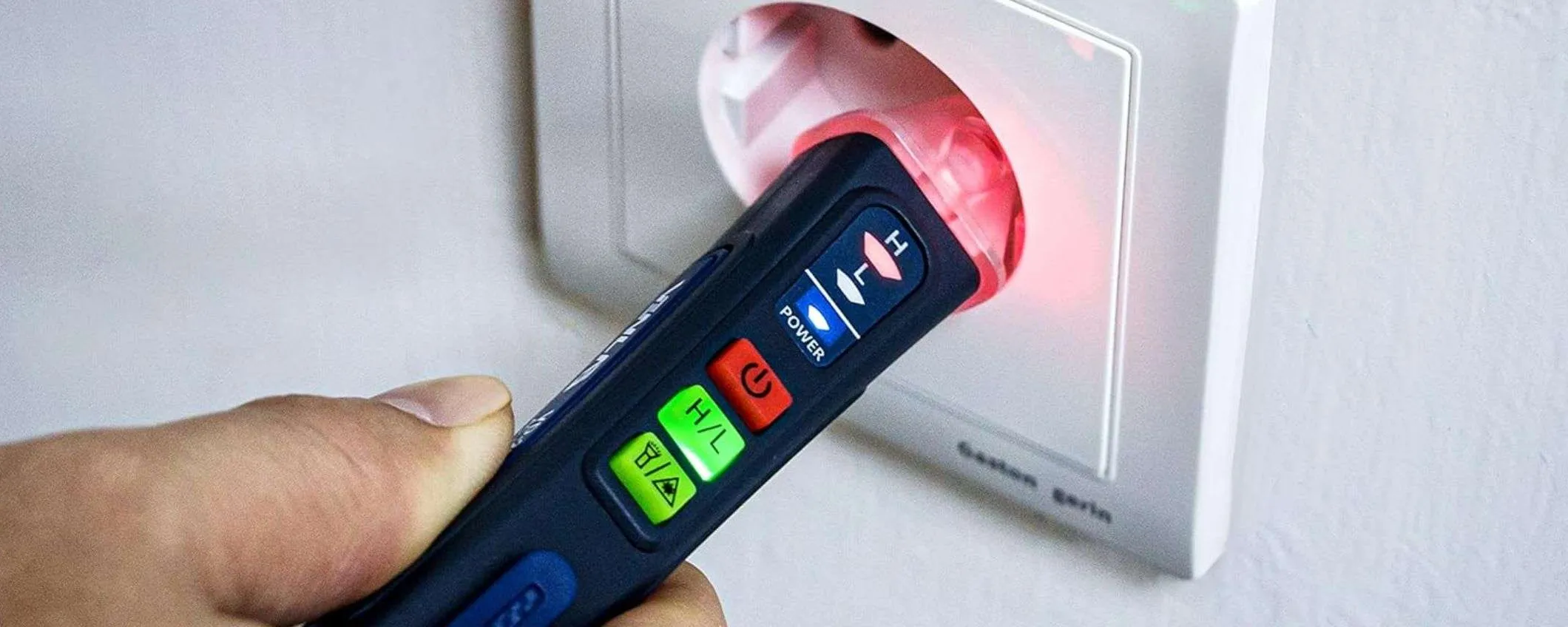 Cercafase con torcia integrata: utile e indispensabile, maxi sconto Amazon