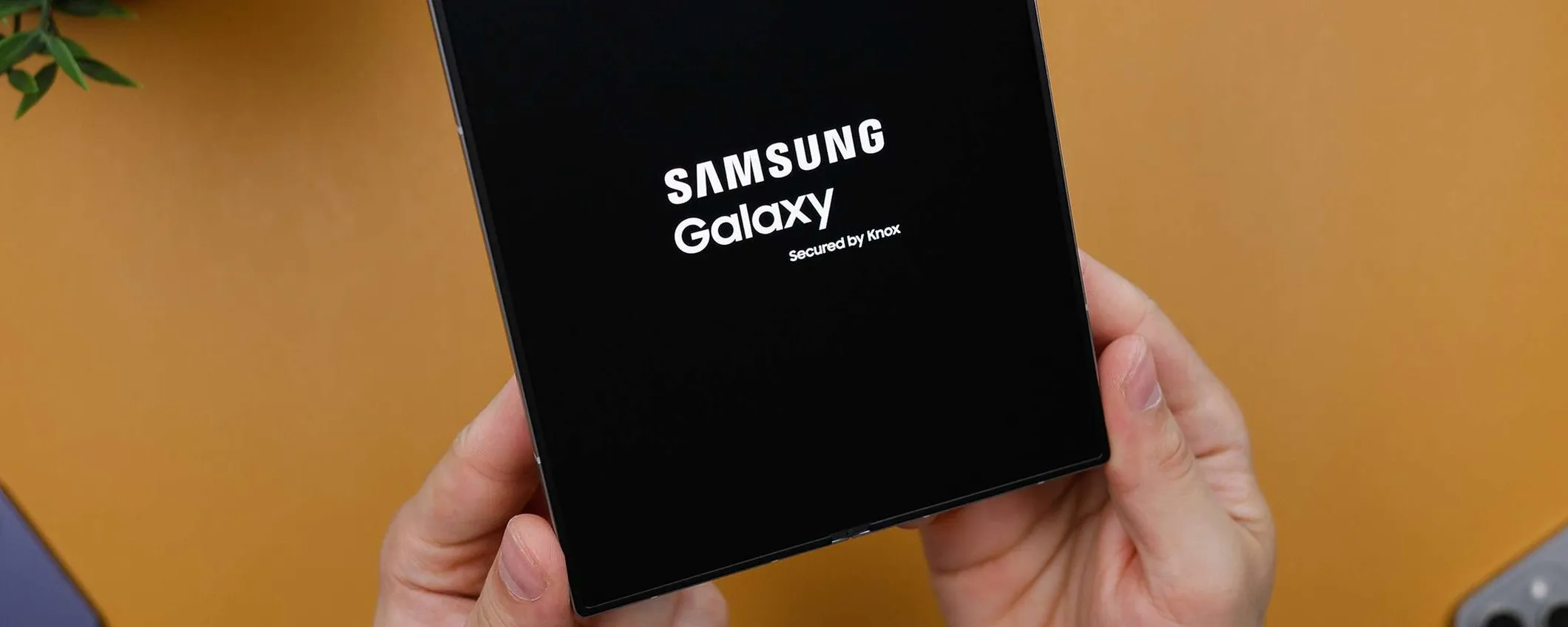 Samsung verso pieghe invisibili: per i futuri smartphone pieghevoli servirà più vetro ultra-sottile