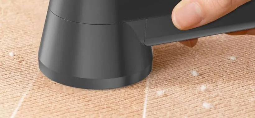 Addio ai pelucchi sui vestiti con questo gadget in promo 21€