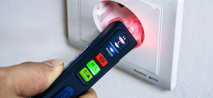 Cercafase con torcia integrata: utile e indispensabile, maxi sconto Amazon