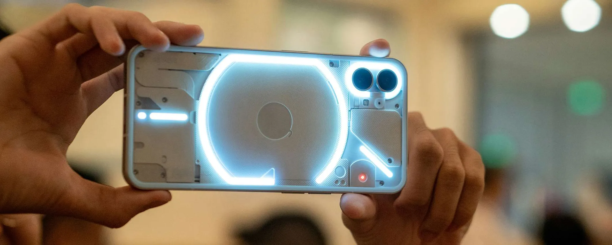 Nothing svela nuovi colori per Phone (4a), ma il modello Pro resta un segreto