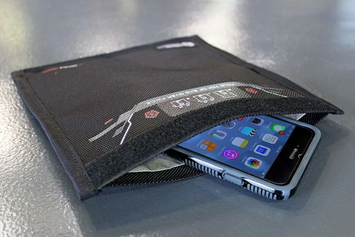 Faraday Bag: come funzionano le custodie che proteggono gli smartphone dai segnali wireless