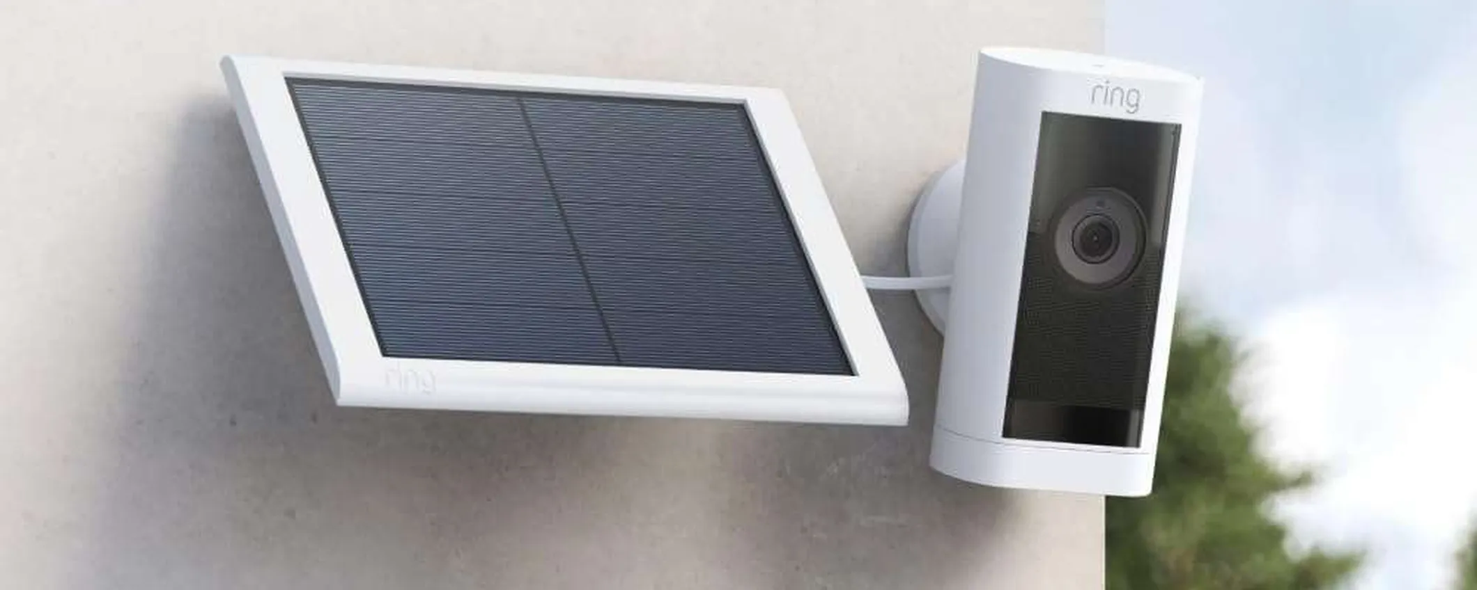 Telecamera Ring con pannello solare in offerta: la videosorveglianza smart costa la metà (-54%))