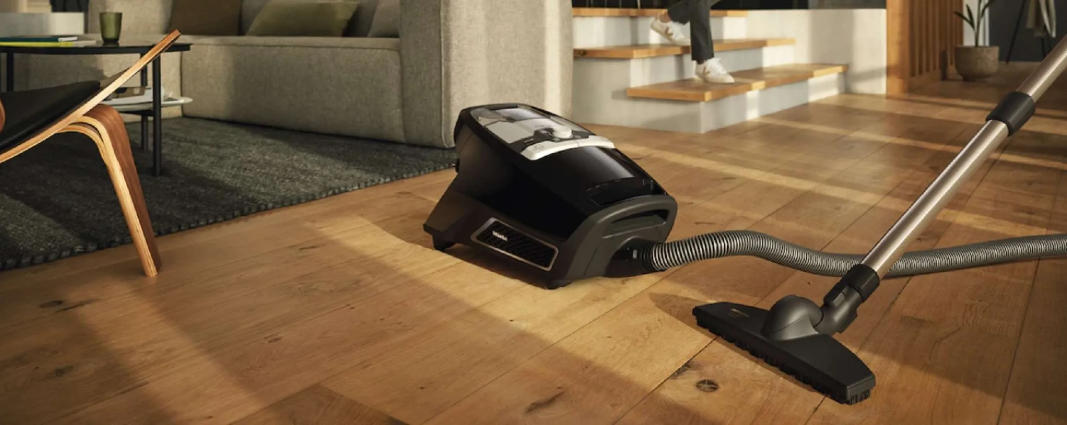 Aspirapolvere a traino senza sacchetto Miele in super offerta a 229,90 euro da Unieuro