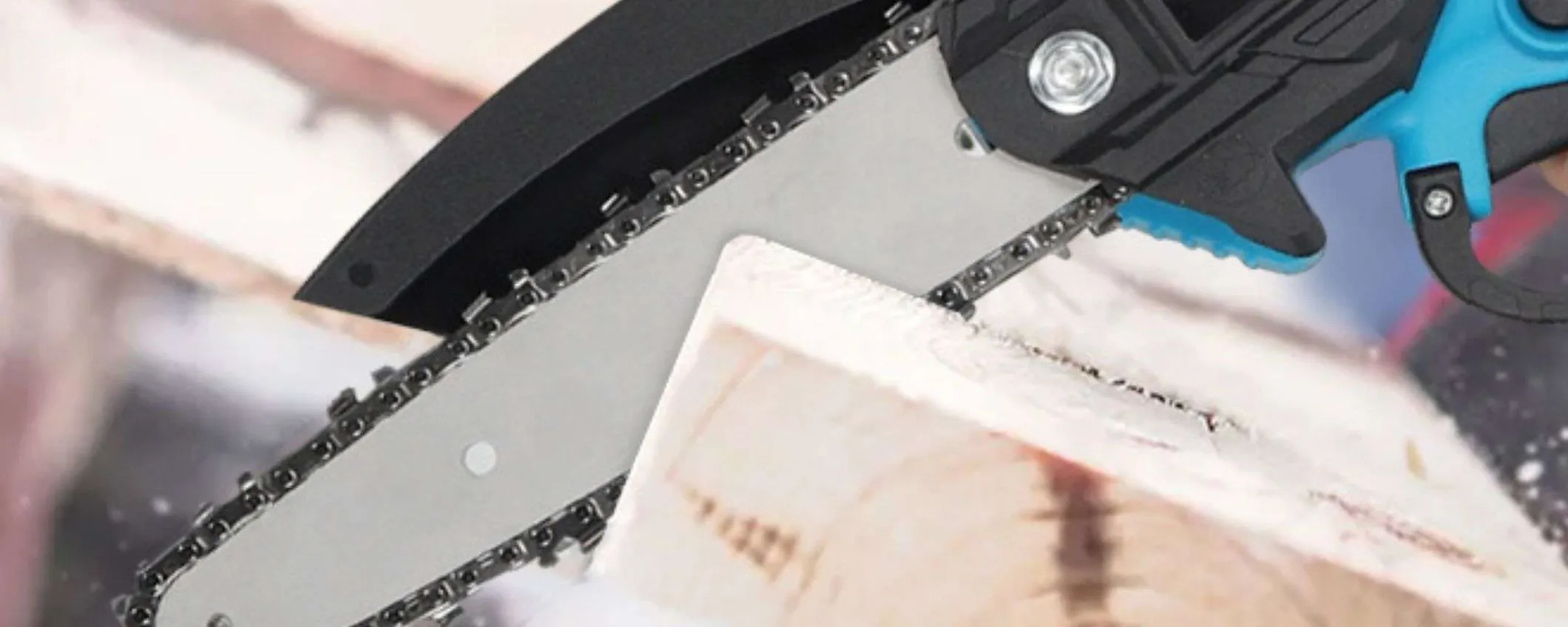 Motosega con 2 batterie, valigetta e accessori: promo INCREDIBILE (43,99€)