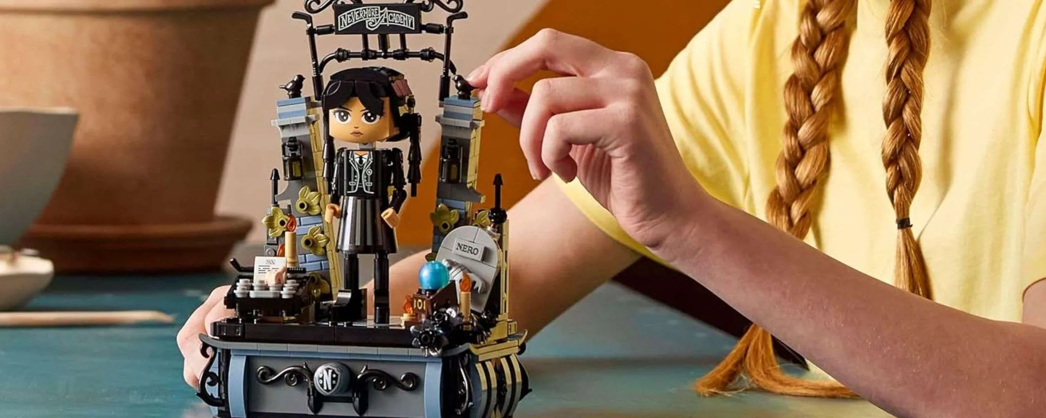 Il set LEGO di Mercoledì Addams è in offerta su Amazon: il regalo perfetto per Halloween