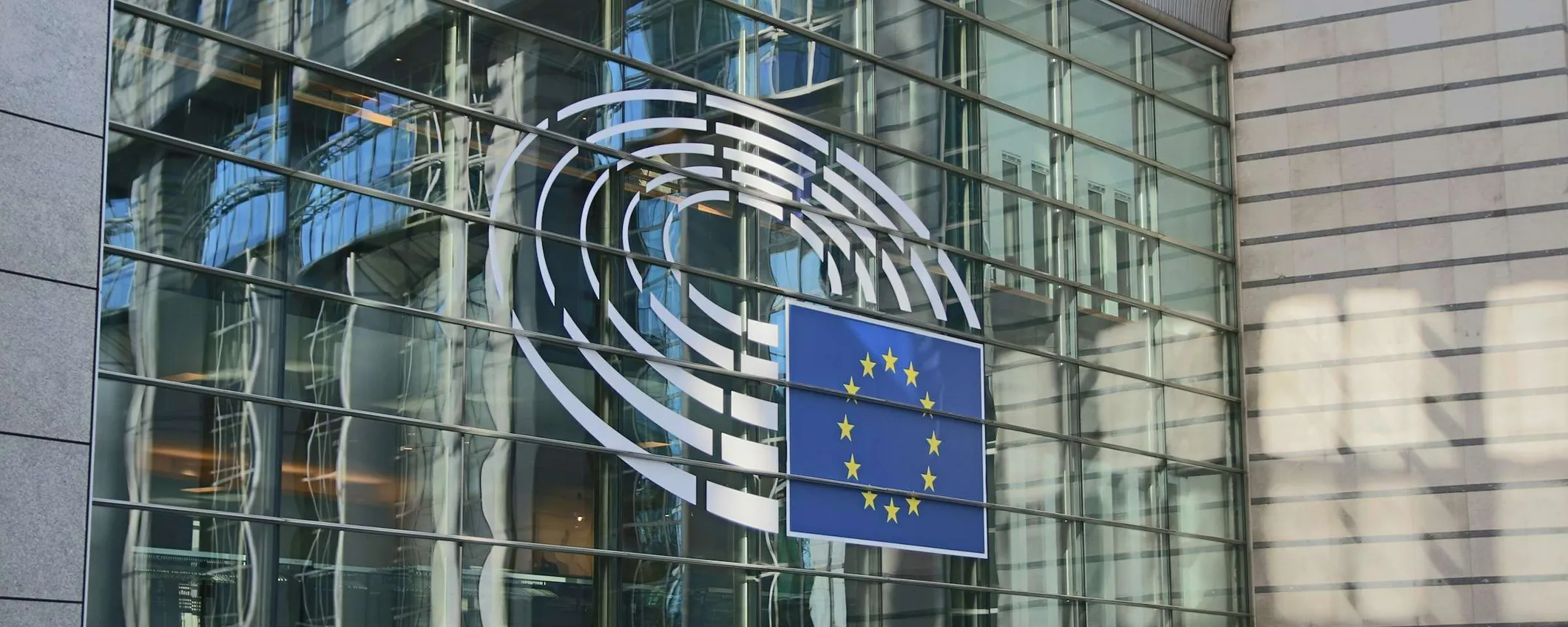 L'UE impone etichette ai contenuti creati con l'AI