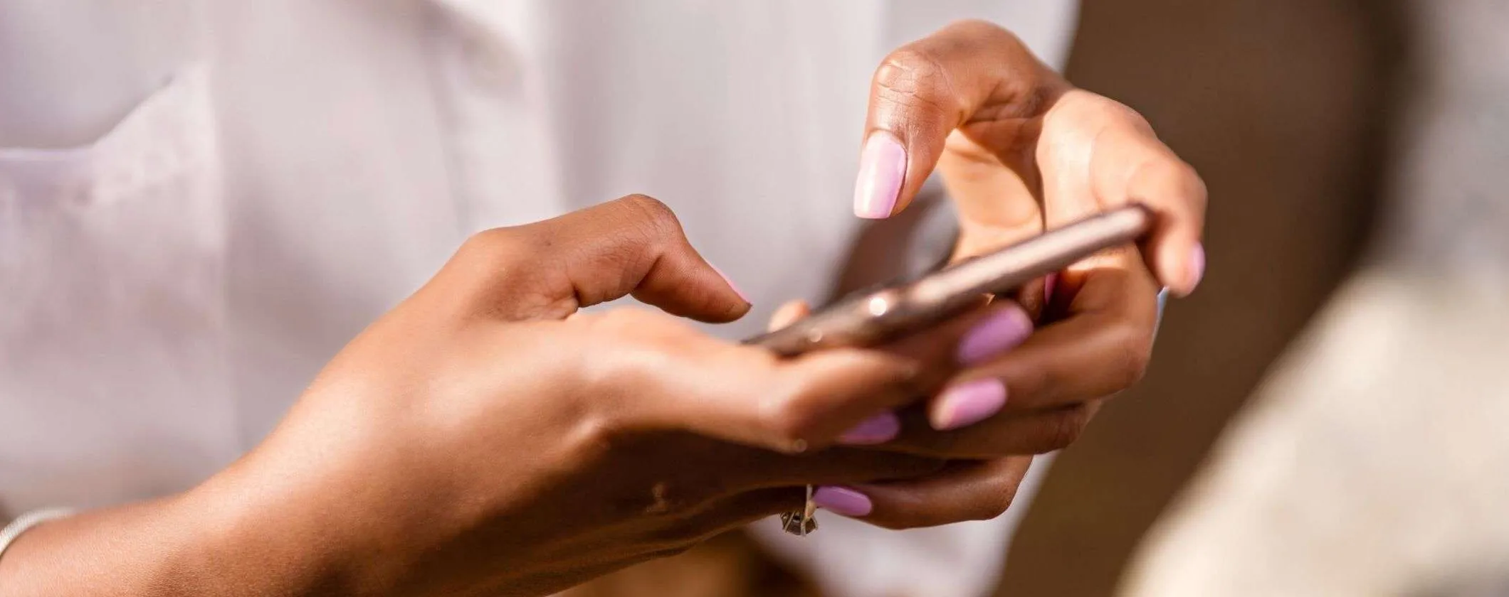 Secondo questo esperto dovresti smettere di usare WhatsApp e Gmail