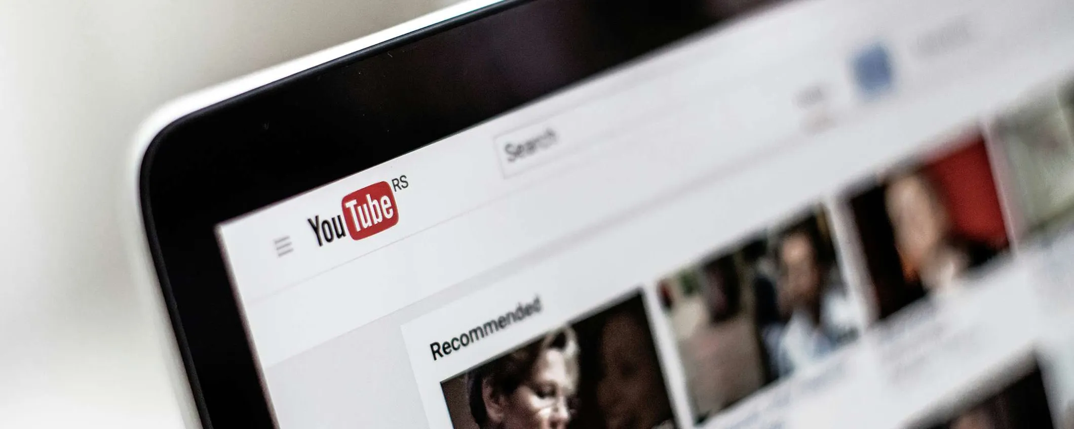 YouTube, da luglio chi ha meno di 16 anni non potrà più trasmettere live