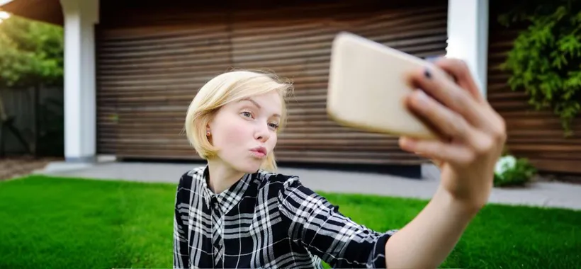 Stop alle foto dei minori di 14 anni sui social