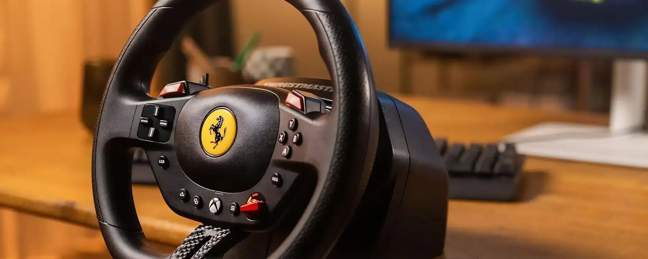 Il volante Ferrari di Thrustmaster oggi costa meno: l'affare del giorno