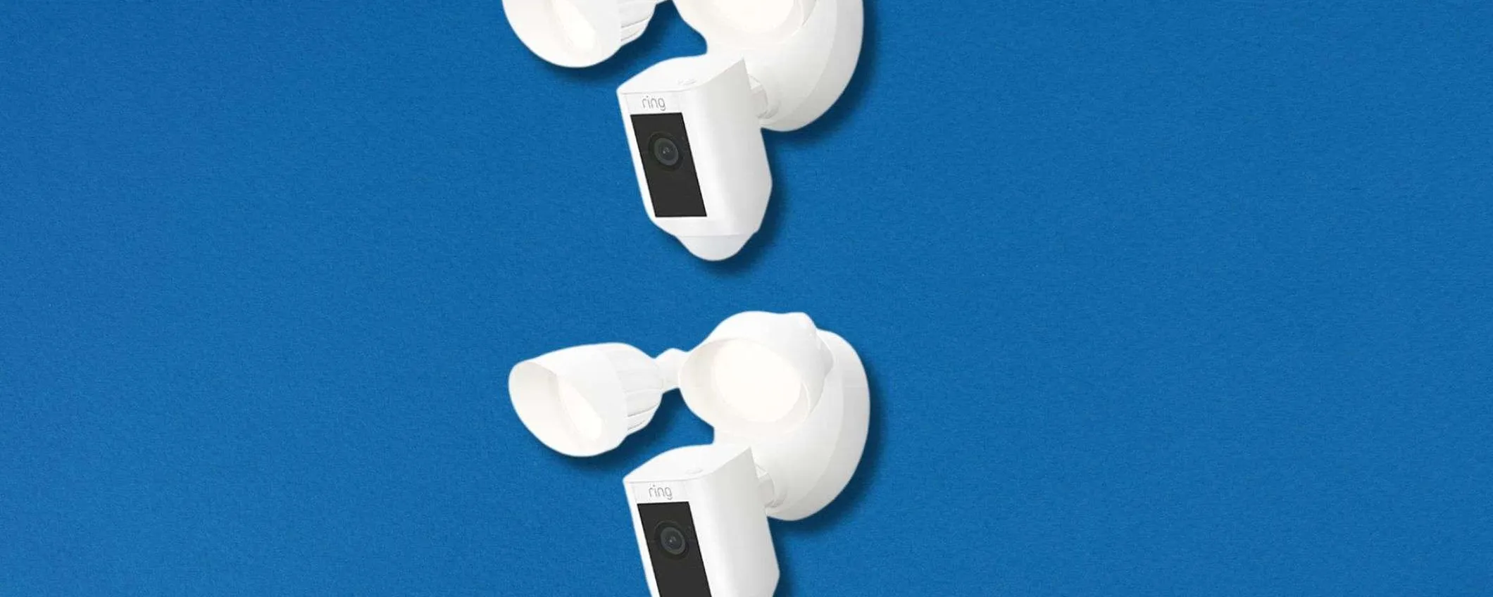 Ring Floodlight Cam Wired Plus: doppia sicurezza in offerta a prezzo WOW