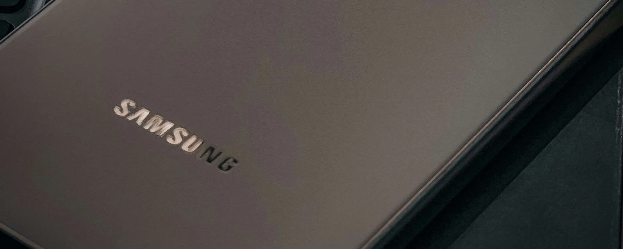 Con Galaxy S26 Samsung eliminerà il modello Plus? La risposta nelle voci sui display