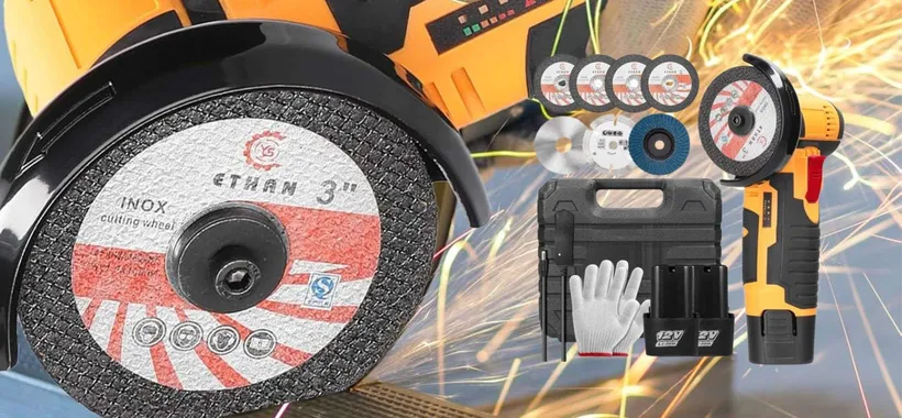 Smerigliatrice con 2 batterie e una marea di accessori a prezzo SHOCK (39€)