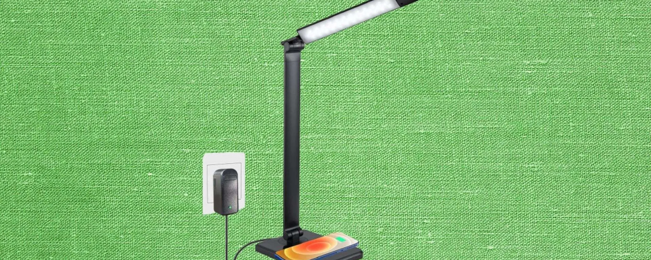 Lampada LED con ricarica wireless per smartphone in offertissima a 16,99€ (-58%)