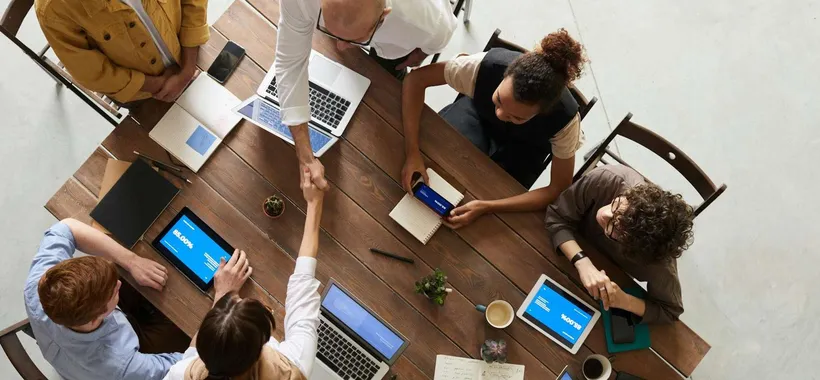I 5 migliori strumenti AI per appunti da integrare su Google Meet