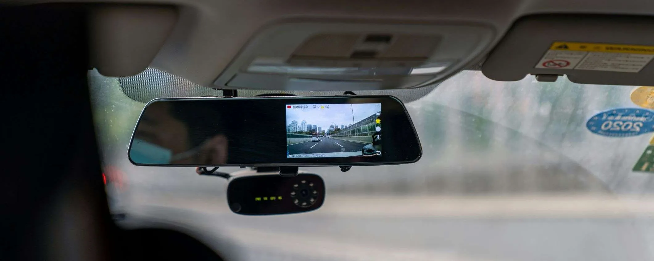 Vecchio iPhone o Android inutilizzato: queste 3 app lo trasformano in una dashcam