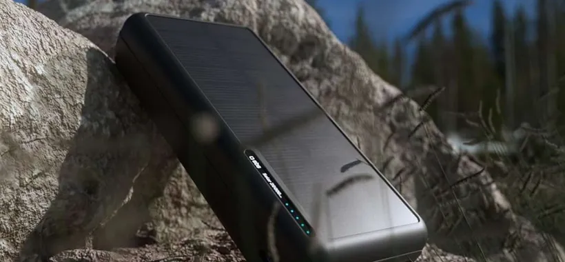 Energia infinita nello zaino: la powerbank solare CROLLA a 19€ su Amazon