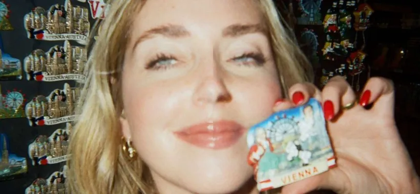 Chiara Ferragni abbandona lo smartphone: solo macchina fotografica