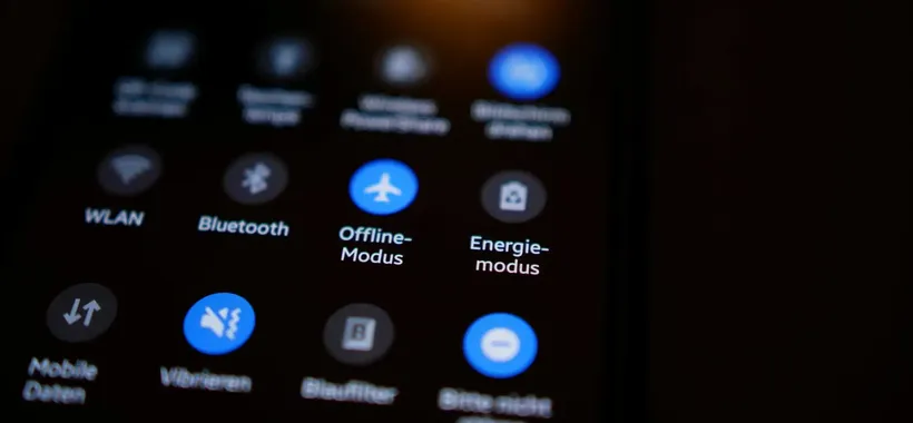 Il cellulare si ricarica davvero più velocemente in modalità aereo?