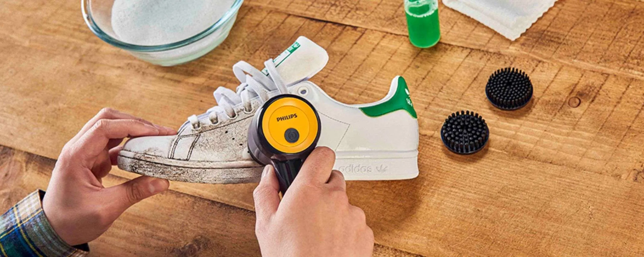 Scarpe pulite SENZA FATICA con la spazzola Philips a prezzo stracciato su Amazon (-49%)