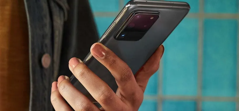 Galaxy S20 Ultra, schermo verde: rilasciato update