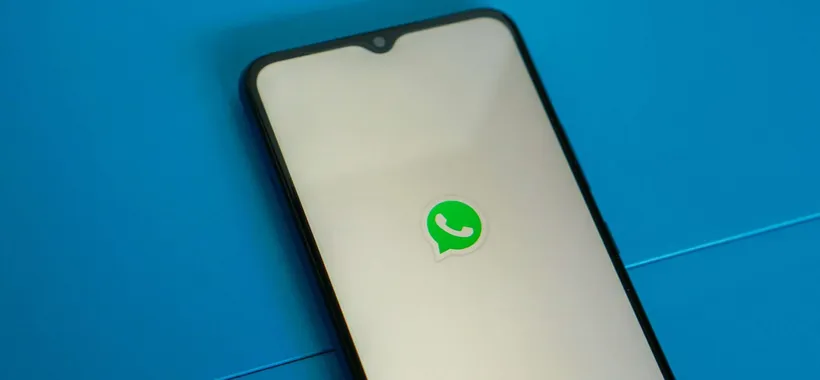 Nessuno vedrà dove sei davvero: come cambiare posizione su WhatsApp