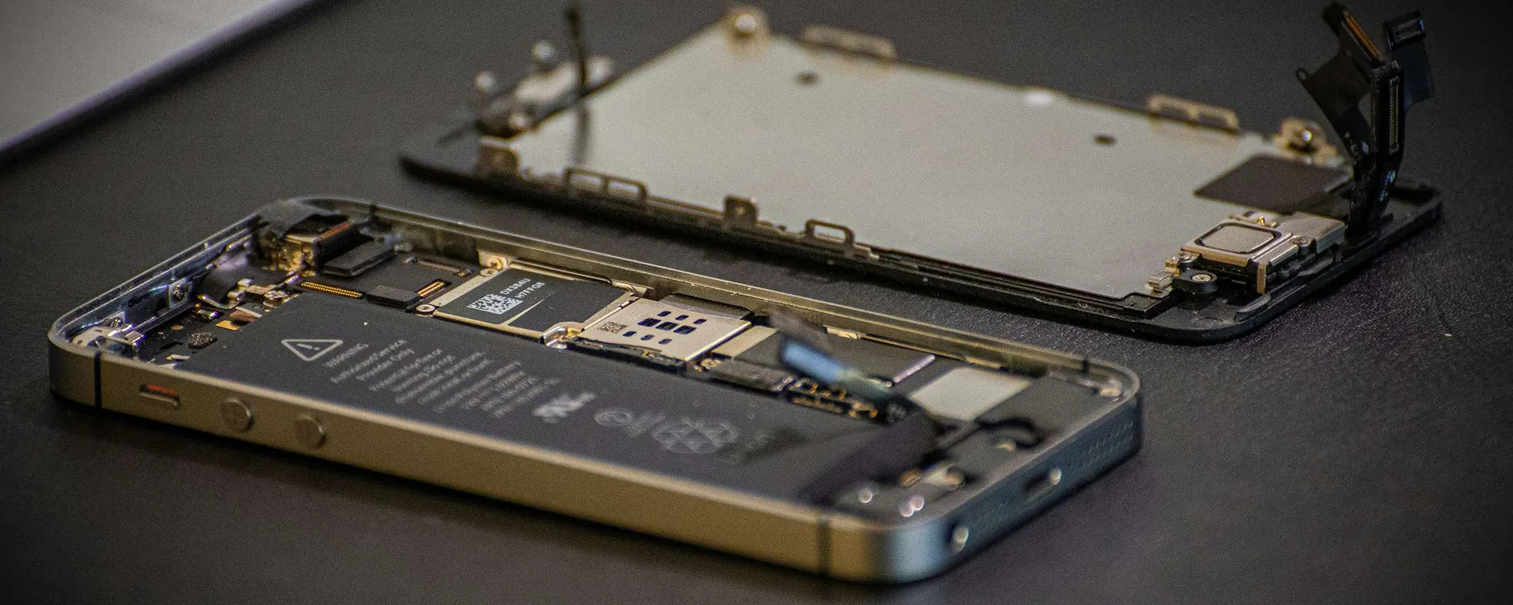 Dal 2027 potrai cambiare la batteria del telefono a casa: le nuove regole UE
